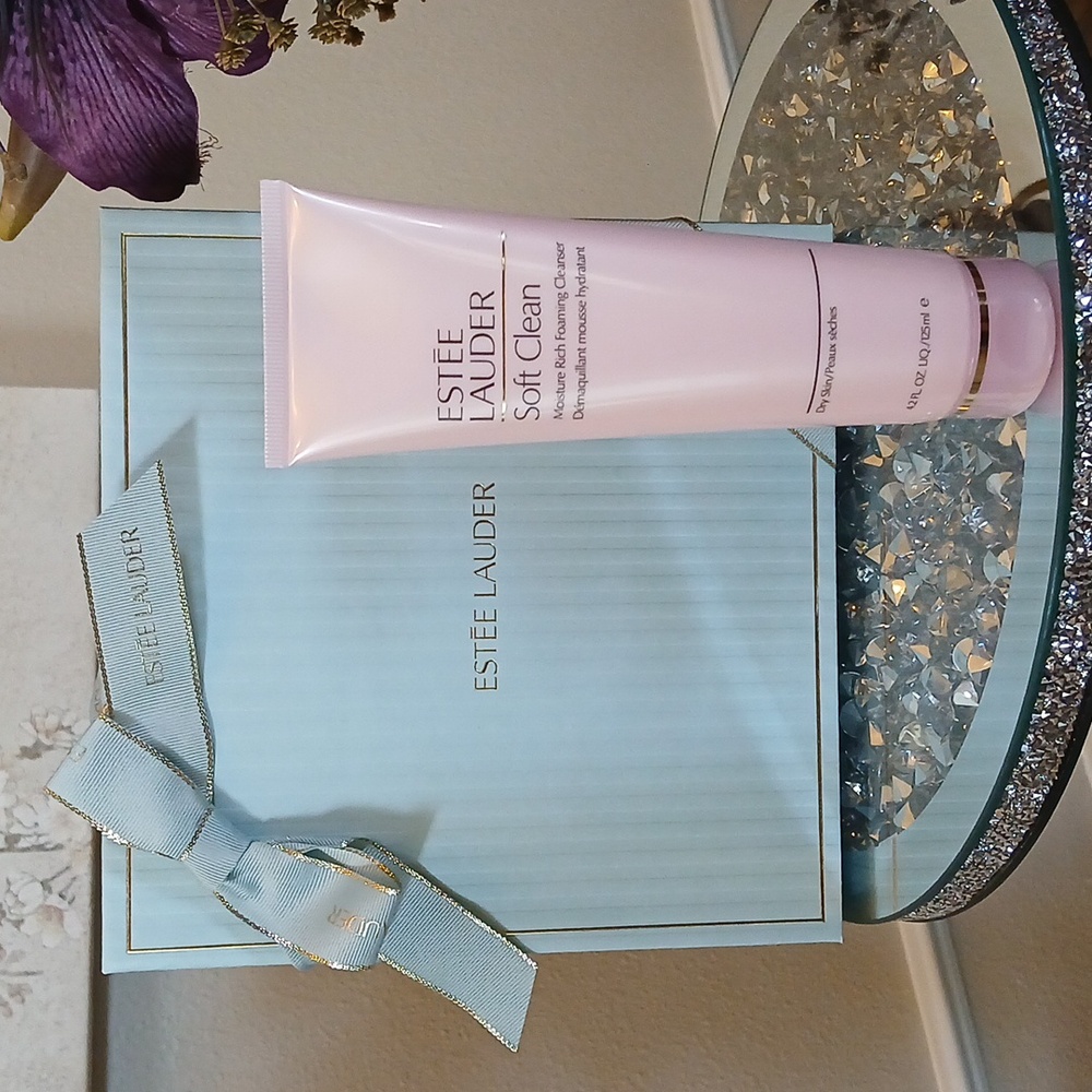 New Estée Lauder Full Size Soft Clean Foaming Cleanser - Picture 17 of 17